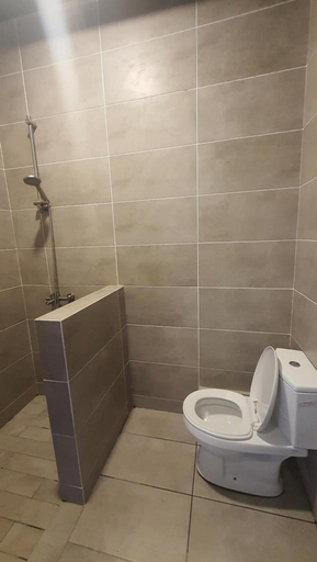 Bathroom 5, H Benjamin Residence, Ranau