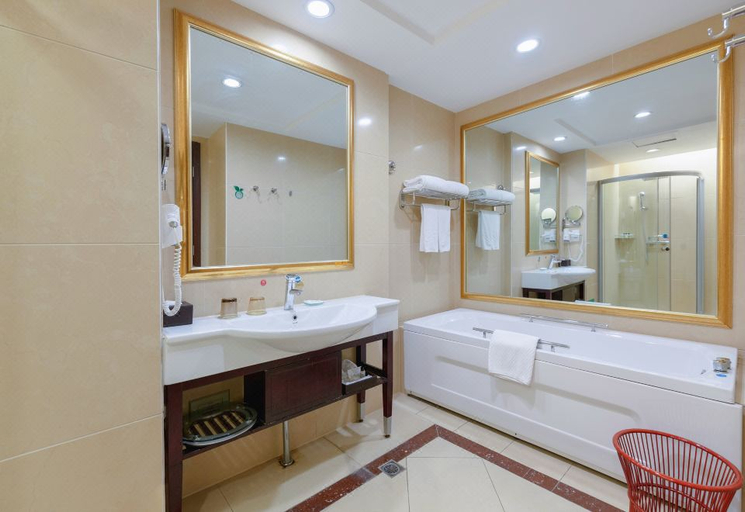 Bathroom 4, Country Garden Phoenix Hotel Wuhu, Wuhu