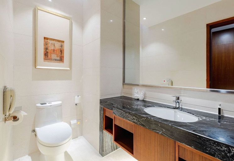 Bathroom 5, The Thousand Lantern Lake Hotel, Foshan