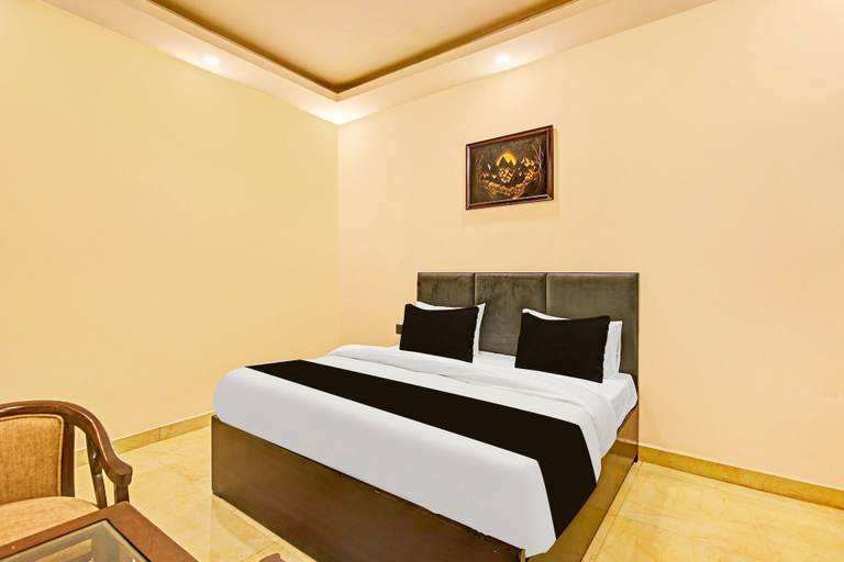 Room 4, Classic Charmwood Inn, Faridabad