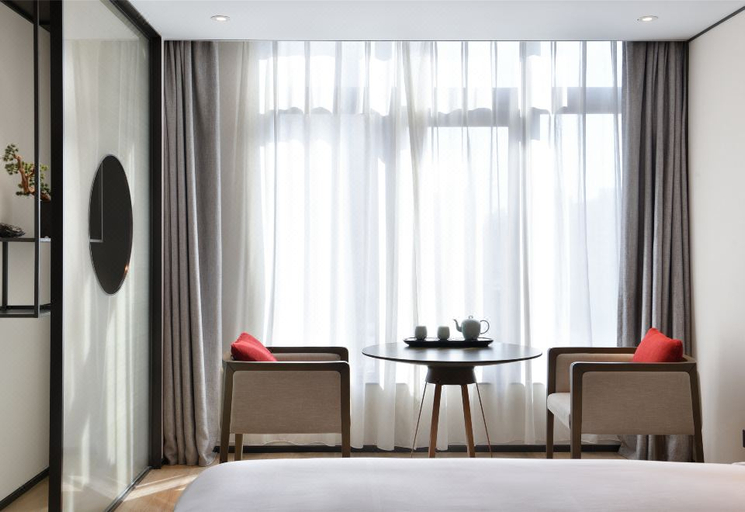 Bedroom 2, JOYA Hotel Shanghai Xujiahui, Shanghai