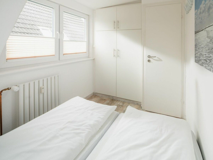 Room 5, Holiday Apartment With 1 Bedroom, Aurich