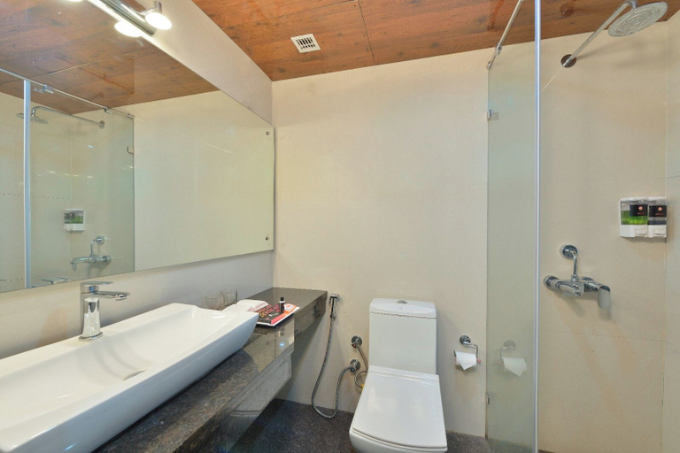 Bathroom, Ginger Lansdowne, Mall Road, Garhwal