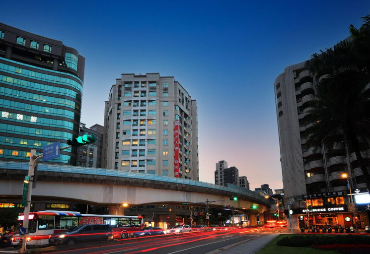 Exterior & Views 1, Dahu Park Hotel, Taipei City