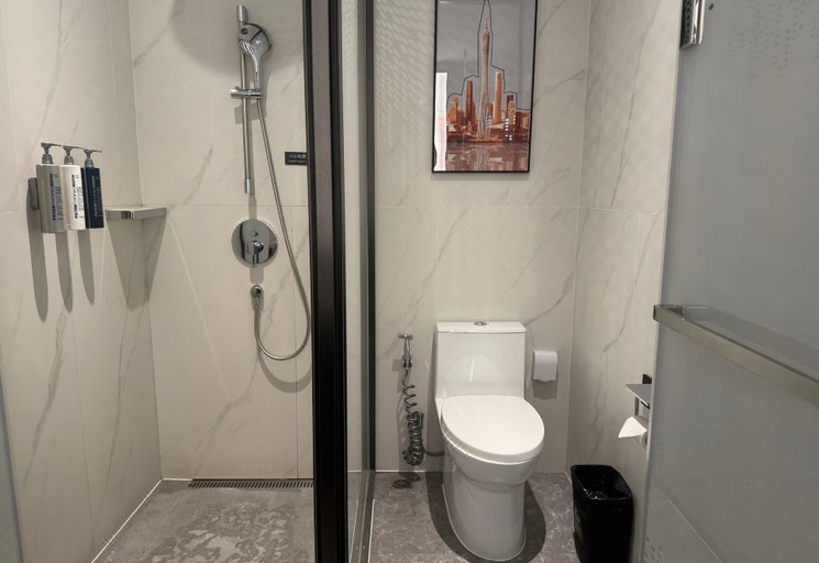 Bathroom 4, Hampton By Hilton Guangzhou Xintang Railway Station, Guangzhou