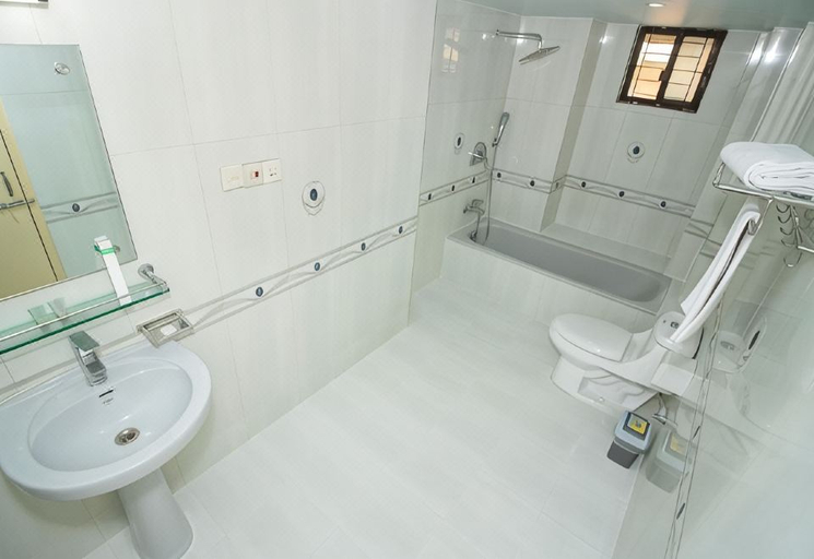Bathroom 4, Memento Residence, Dhaka