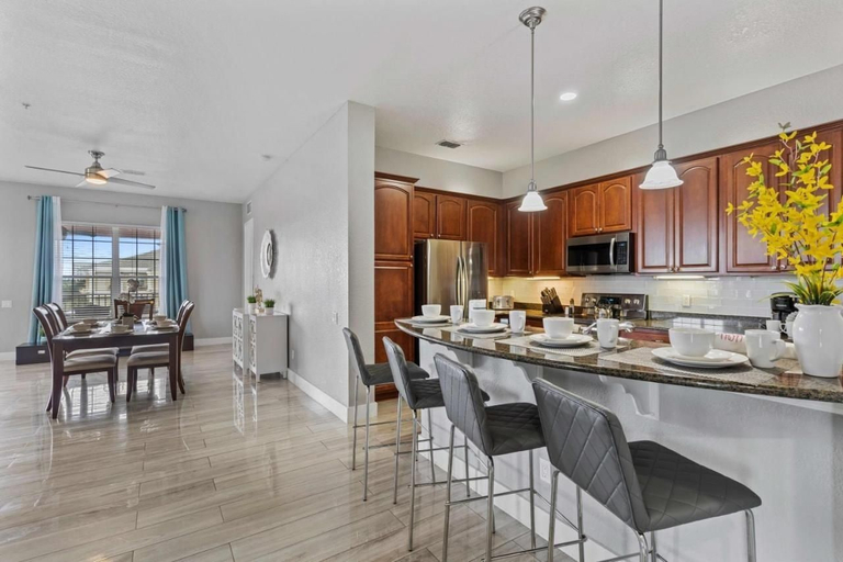 Dining 5, Spacious 4BR Vista Cay Retreat Near Universal, Orange