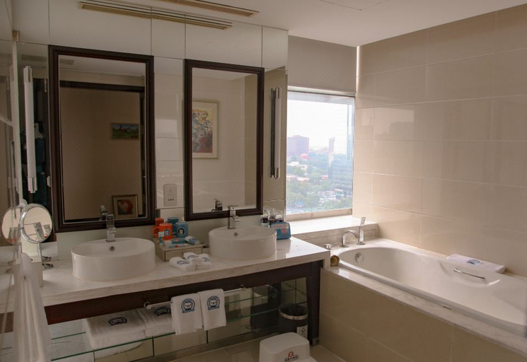 Bathroom 5, Liaoning International Hotel, Beijing