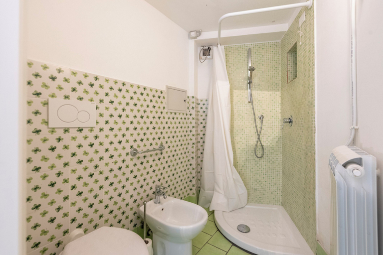 Bathroom, Apartment Vernazzola In Genova, Genova