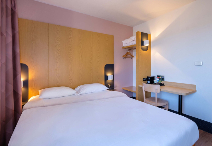 Bedroom 4, B&B Hotel Cannes La Bocca Plage, Alpes-Maritimes