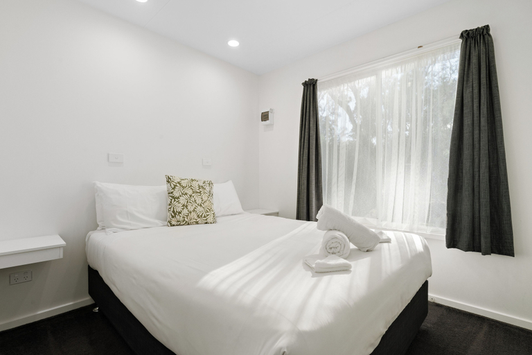 Bedroom 3, BIG4 Tiny Away Stay – Seymour Riverside, Mitchell - North