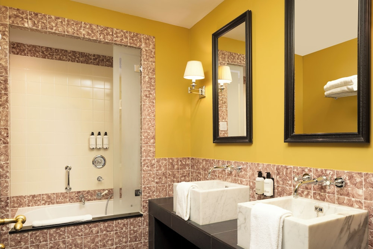 Bathroom 4, Hotel Des Indes - The Leading Hotels of the World, The Hague