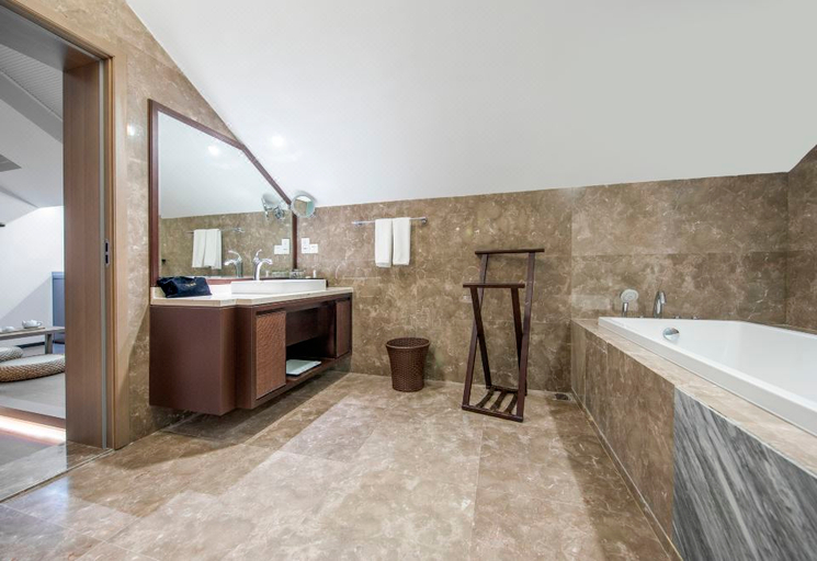 Bathroom 3, Taoxichuan Traders Hotel, Jingdezhen