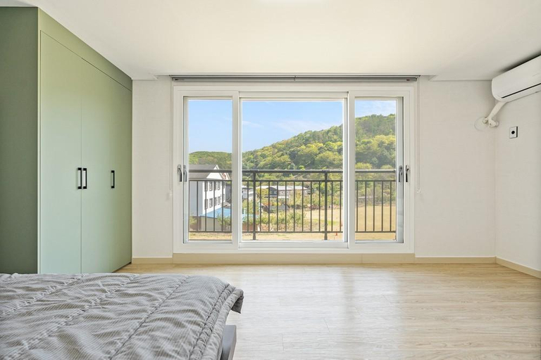 Bedroom 2, Konjiam Ire Pension, Gwangju