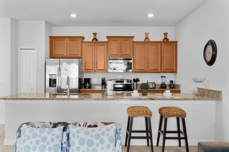 Private kitchen 5, Storey Lake 4BR Townhome - 10 min to Disney, Osceola