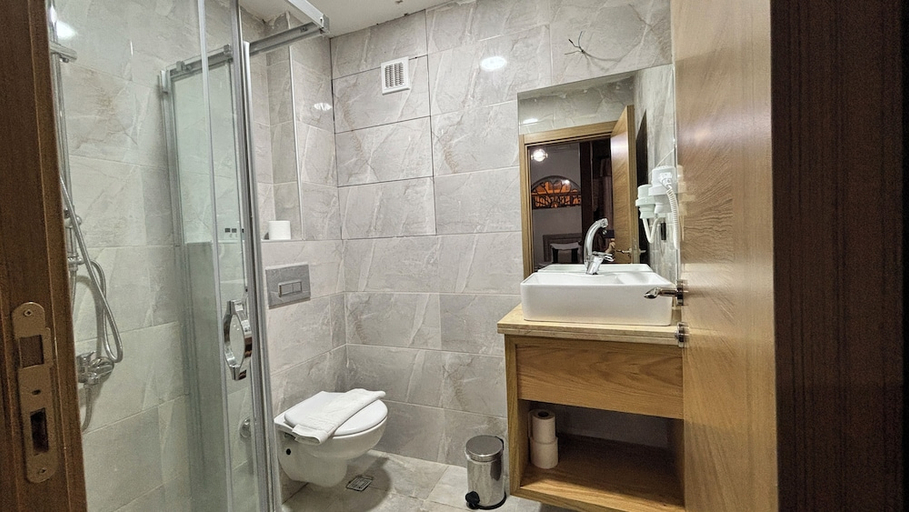 Bathroom 5, Besiktas Guest Hotel, Beşiktaş
