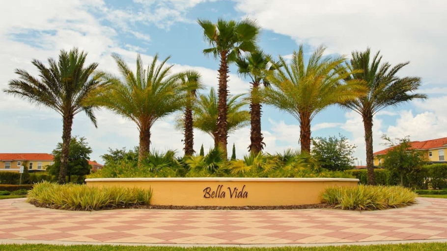 Property grounds, Lake-view Home at Bella Vida, 12 Min to Disney, Osceola