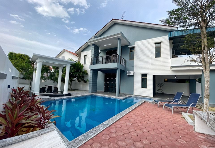 Hotel Exterior 3, Stylish Blue Water Home w/ Pool, Johor Bahru