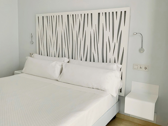 Room:1000px 2, Feelathome Rivero Apartments, Sevilla