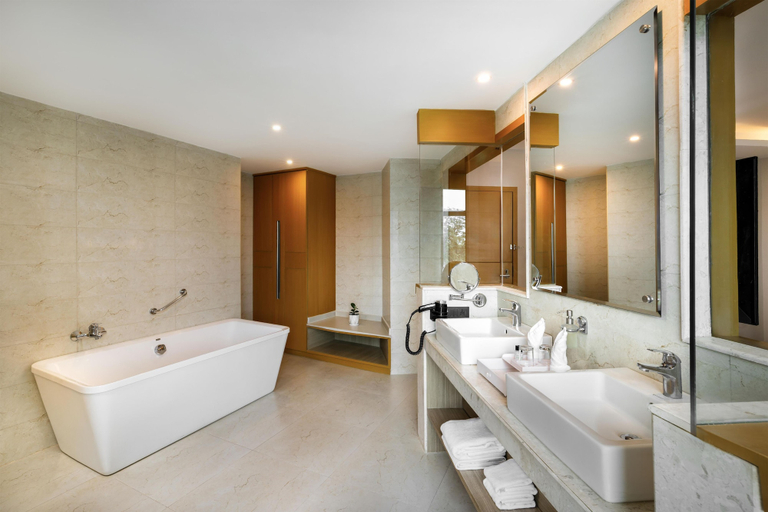 Bathroom 3, Best Western Siraichuli Hotel, Narayani