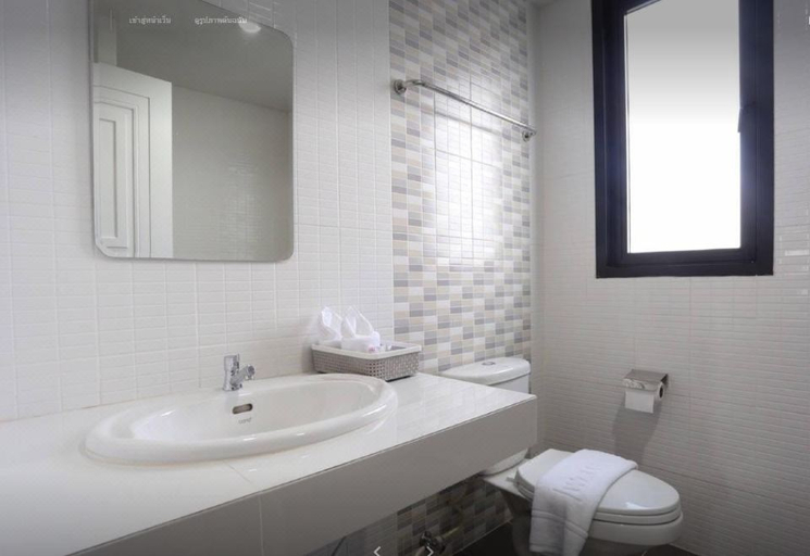Bathroom 3, Farisa Garden Hotel, Muang Kalasin