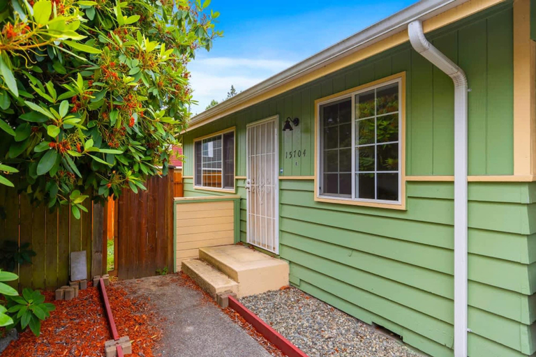 Room 2, Cozy 2BR Home in Lynnwood w Backyard, Snohomish