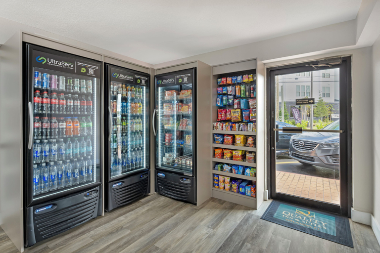 Food & Drinks 5, Quality Inn & Suites Orlando East - UCF Area, Orange