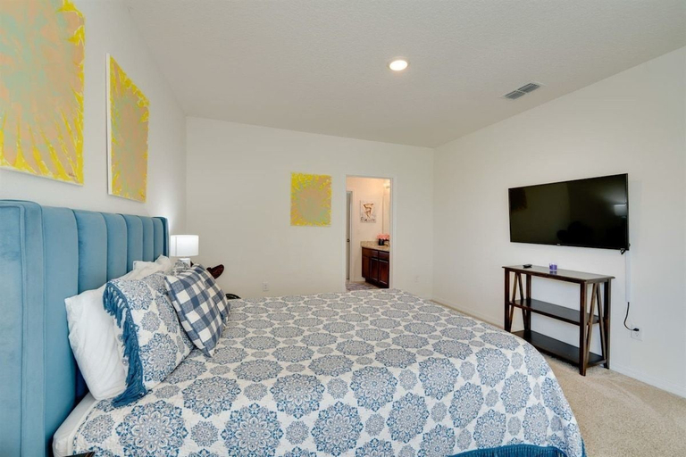 Room 4, Luxury 7BR Home w/ Pool & Spa Near Disney, Polk