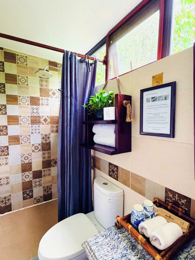 Bathroom 4, Nan House, Hoa Lư