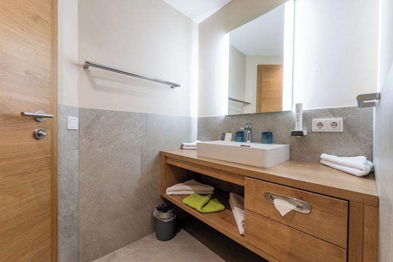 Bathroom 4, Hotel Zum Hirschen, Zell am See