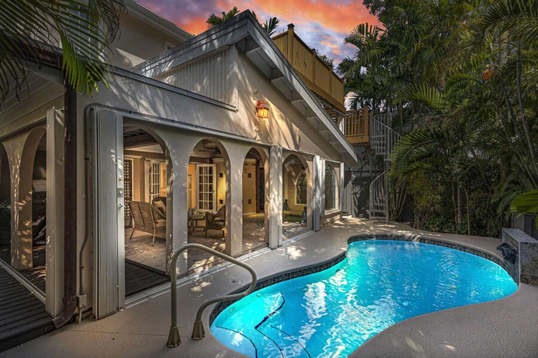 Room 1, Tropical Hideaway - Private Pool, Monroe
