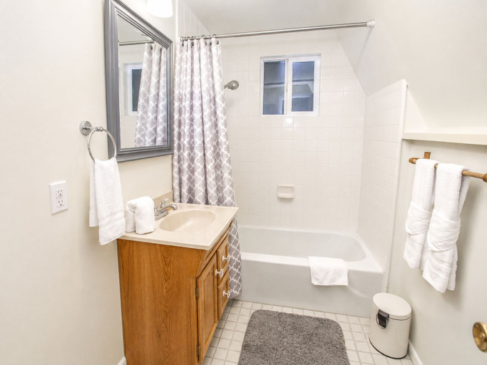 Bathroom, The Getaway, San Bernardino
