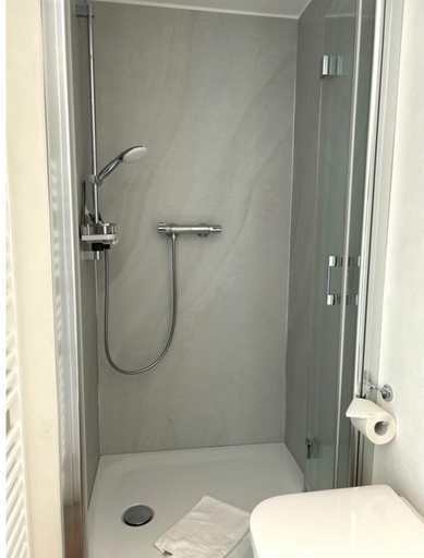 Bathroom 3, Holiday Apartment With 1 Bedroom, Aurich