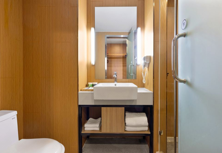 Bathroom 3, Campanile Hotel Chongqing Jiefangbei Pedestrian Street, Chongqing