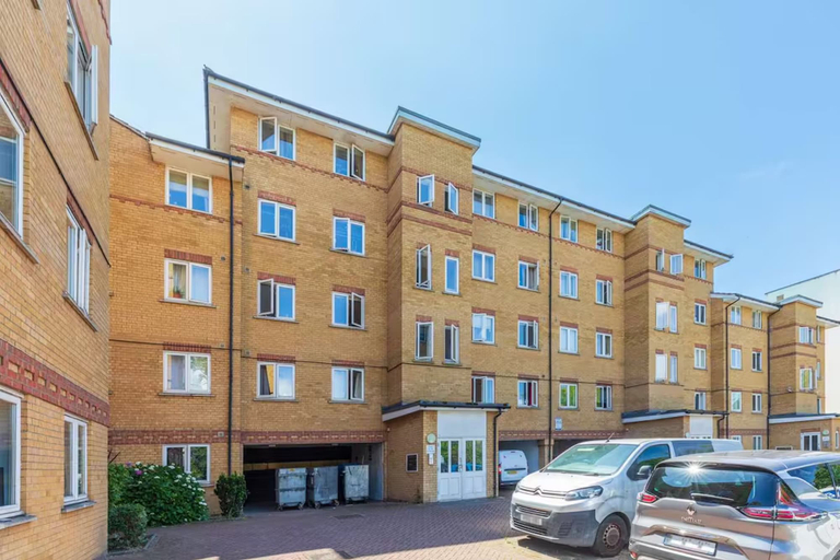 Exterior & Views 2, Woolwich Oasis · 2BR · 5 min to Rail · Parking, London