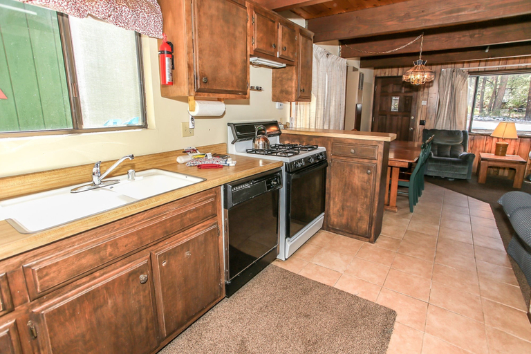 Others 5, The Lingard Lodge, San Bernardino