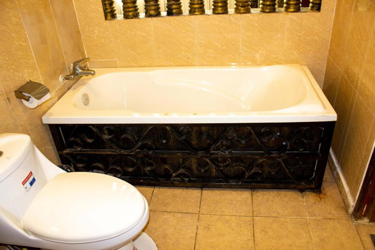 Bathroom 4, Le Hotel Hotel Phnom Penh, Phnom Penh