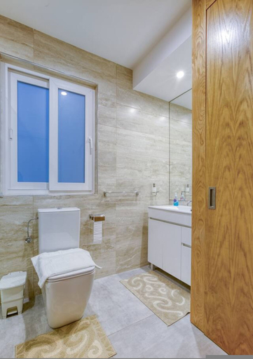Room 5, Luxury 3-bed With Private Terrace in St Julian s, St Julian's