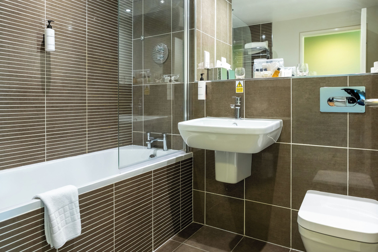 Bathroom 4, Woodland Grange, Warwickshire