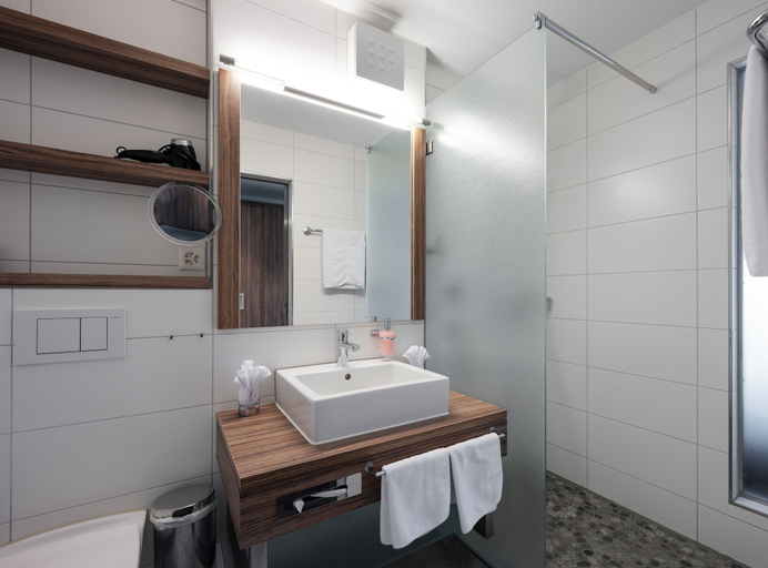 Bathroom 3, Hotel Nidwaldnerhof direkt am See Swiss Quality, Nidwalden