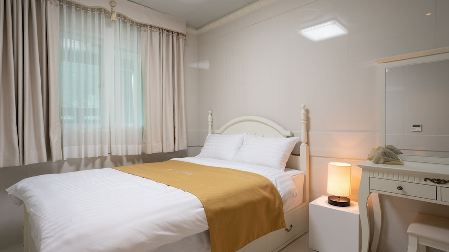 Bedroom 5, Taebaek Hotel, Taebaek
