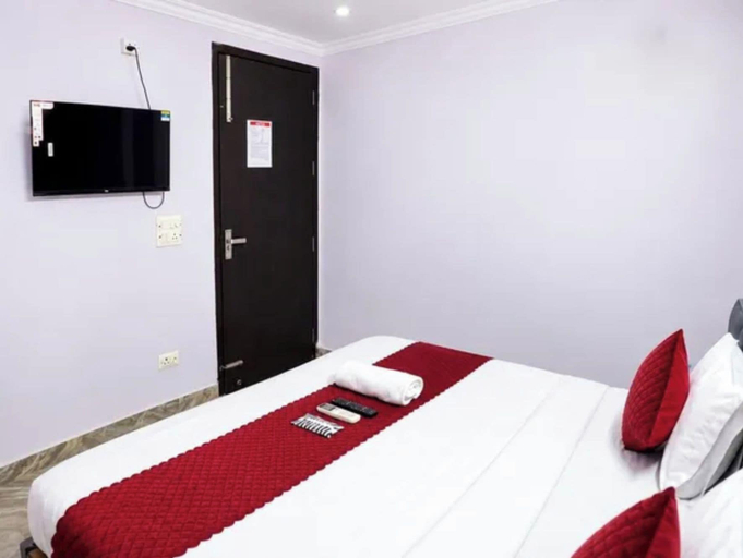 Room 2, FabHotel Signature Express, Delhi