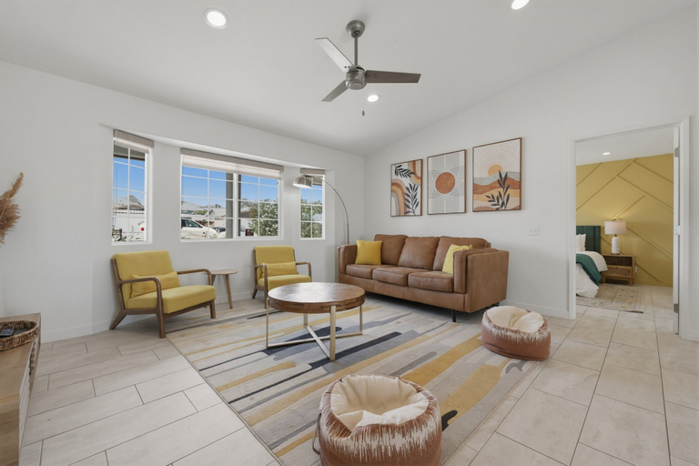 Living area 2, Joshua Tree El Oasis 3br Retreat For 6 Guests 3 Bedroom Home, San Bernardino