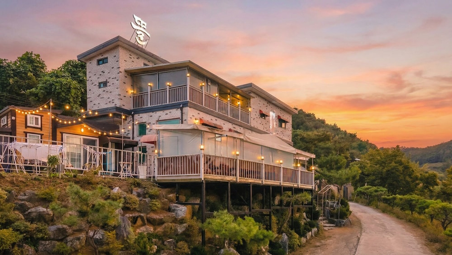 Exterior & Views 2, Gapyeong Ddel Poolvilla, Gapyeong