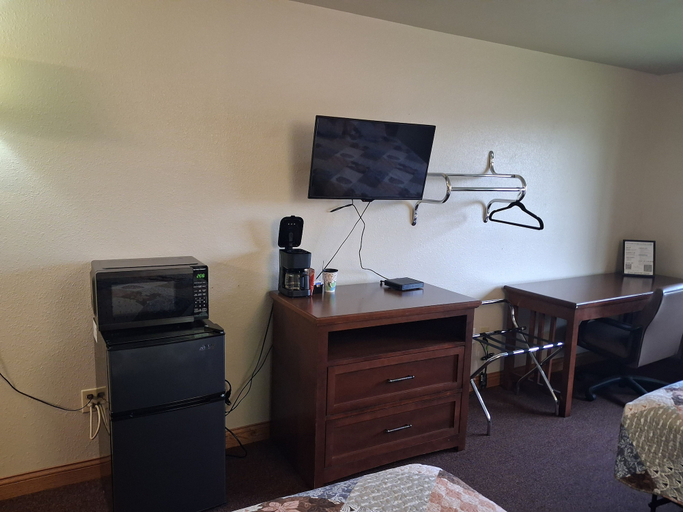 Interior 5, Cyclone Lodge By Fresh Stay, Shelby
