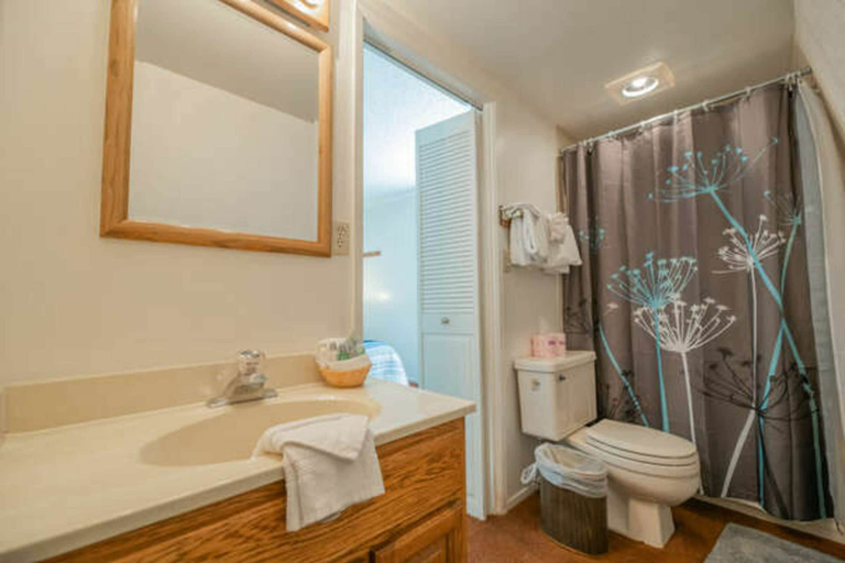 Bathroom 3, Glenview Getaway, San Bernardino
