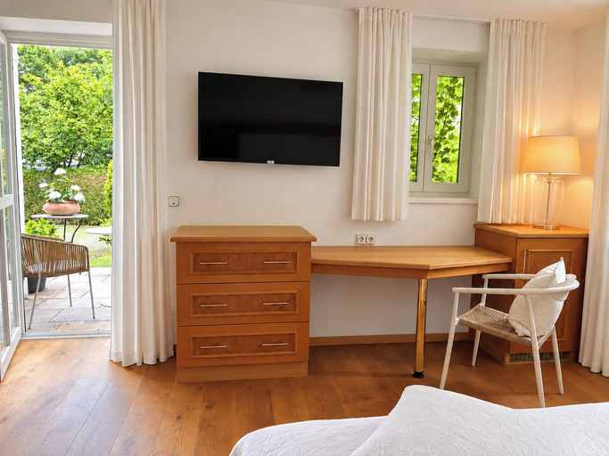 Bedroom 3, Hotel Fischerhaus, Starnberg