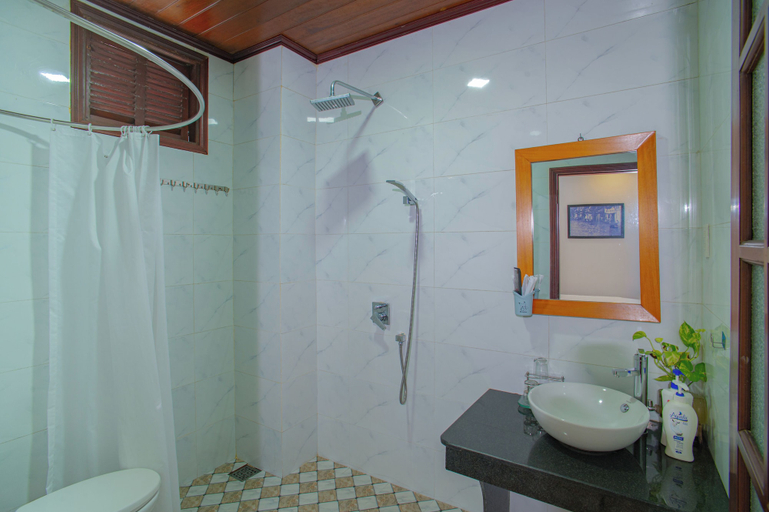 Bathroom 4, QUA CAM TIM HOMESTAY, Da Nang