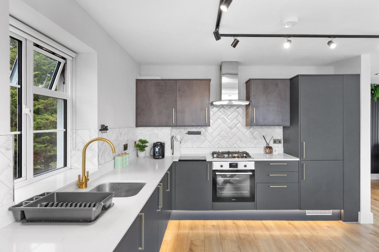 Private kitchen 2, 2bedroom 2bathroom Penthouse Wembley Stadium, London