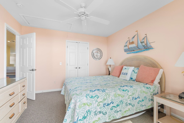 Room 4, Majak Moments 7 Bedroom Home by RedAwning, Brunswick